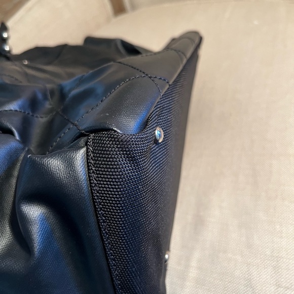 Excellent Condition Authentic Chanel Biarritz Tote with pouch - Picture 4 of 13